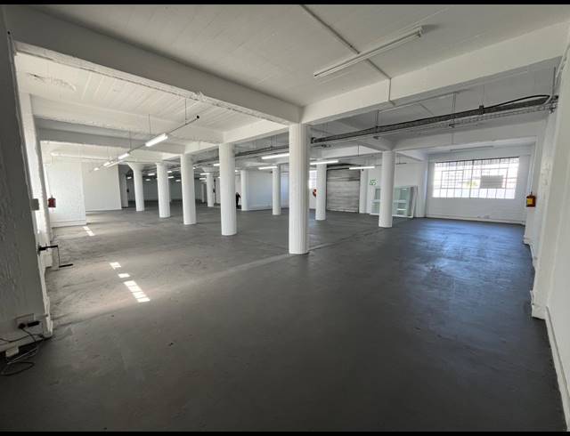 530M² WAREHOUSE TO LET IN PAARDEN EILAND